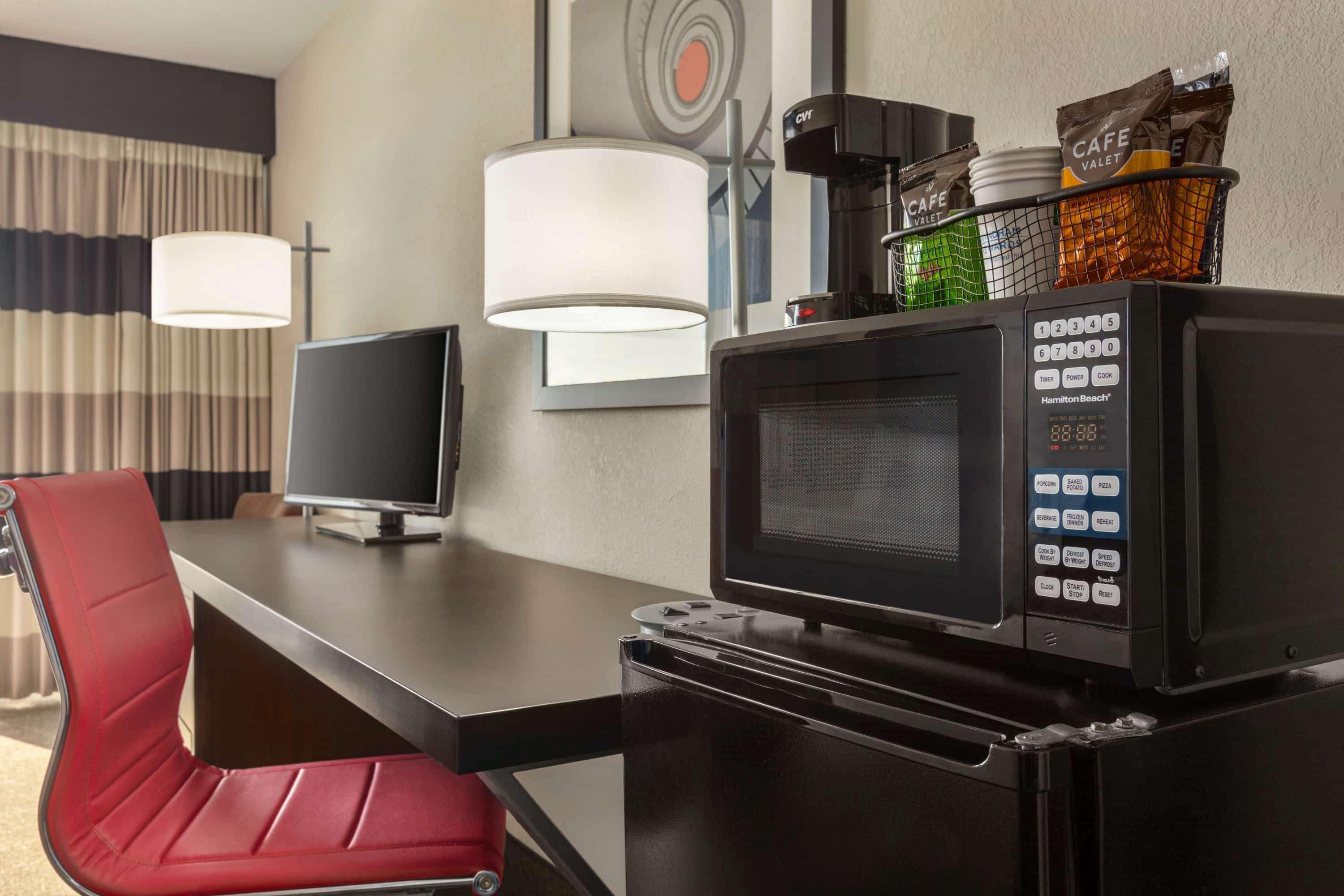 Отель Ramada By Wyndham Sarasota Waterfront South Bradenton Экстерьер фото