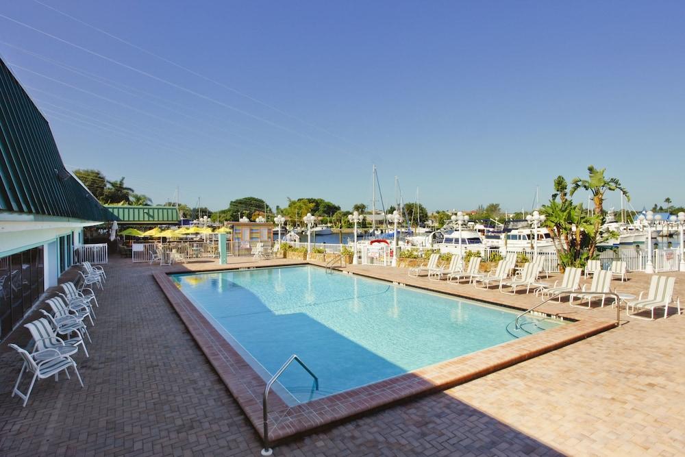 Отель Ramada By Wyndham Sarasota Waterfront South Bradenton Экстерьер фото