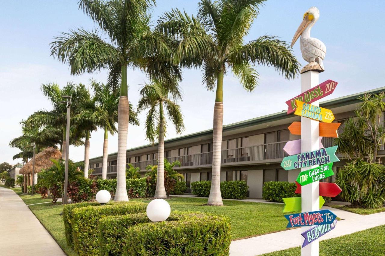 Отель Ramada By Wyndham Sarasota Waterfront South Bradenton Экстерьер фото