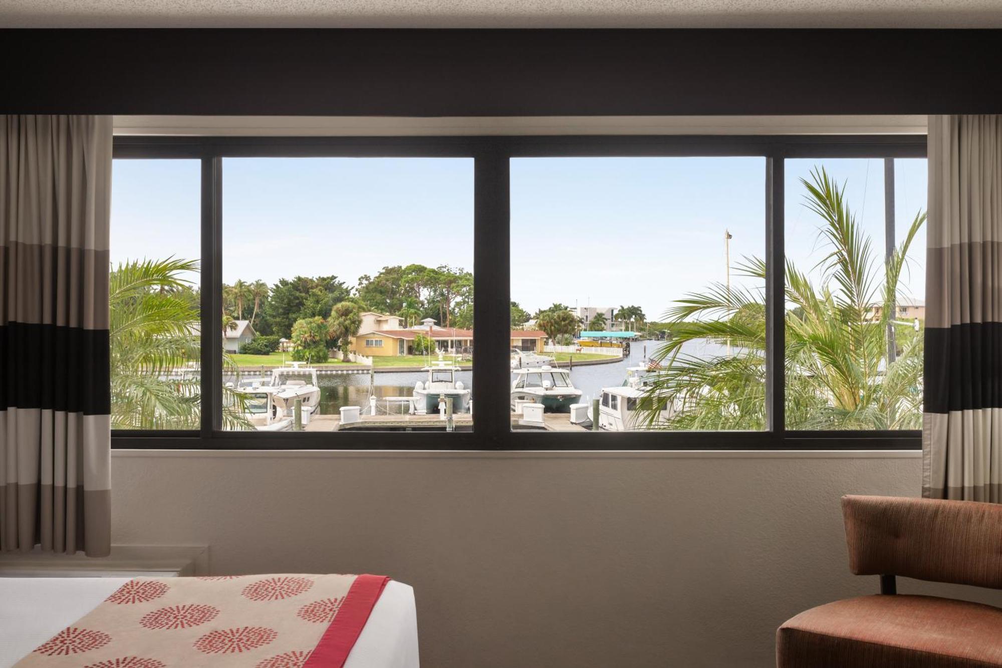 Отель Ramada By Wyndham Sarasota Waterfront South Bradenton Экстерьер фото