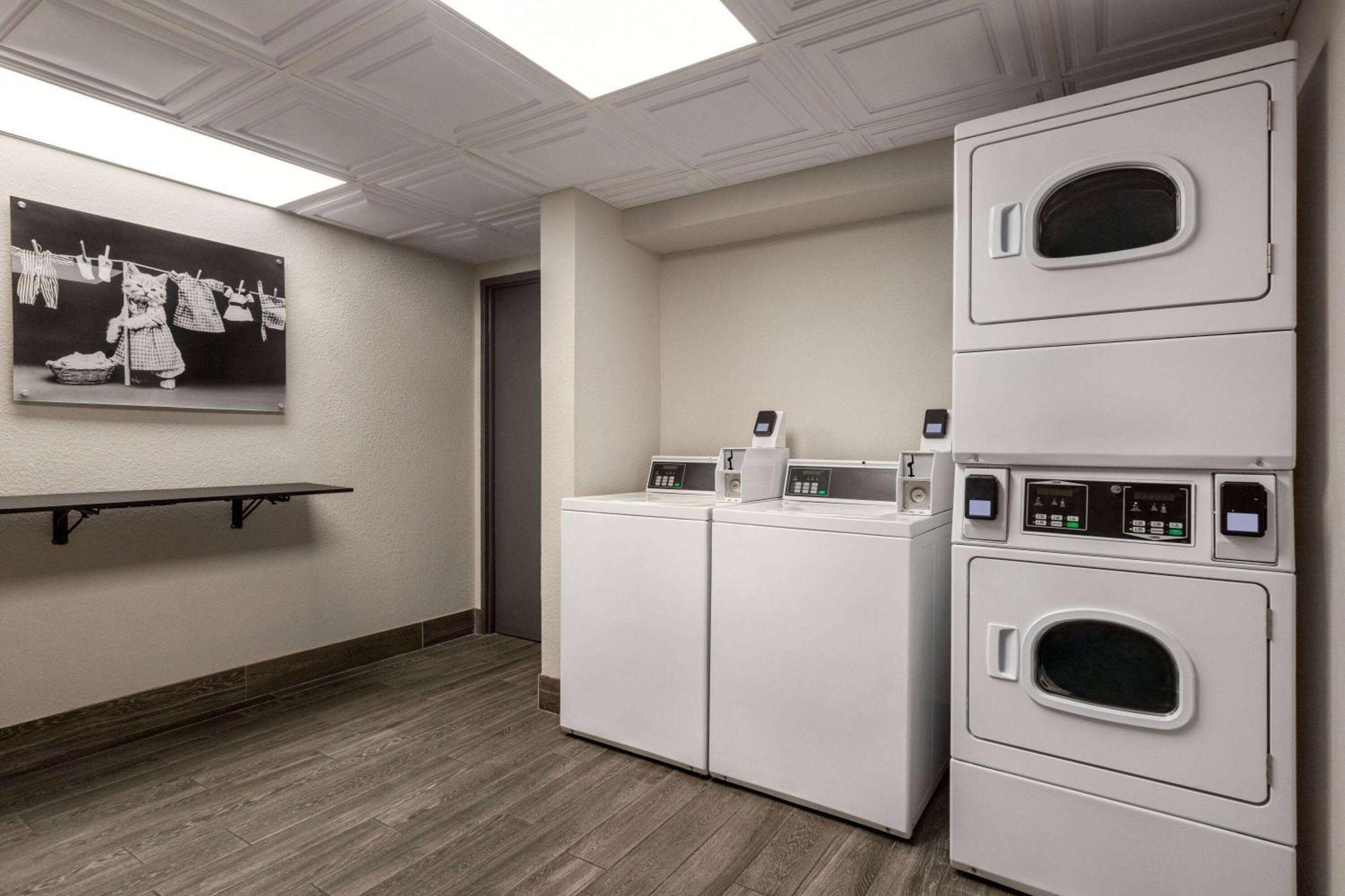 Отель Ramada By Wyndham Sarasota Waterfront South Bradenton Экстерьер фото