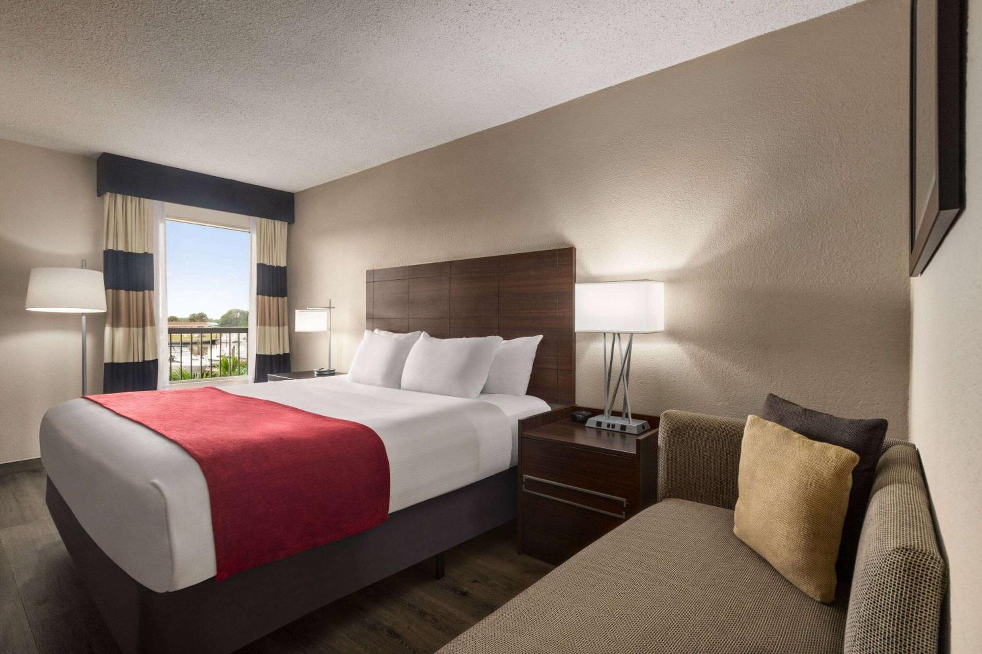 Отель Ramada By Wyndham Sarasota Waterfront South Bradenton Экстерьер фото