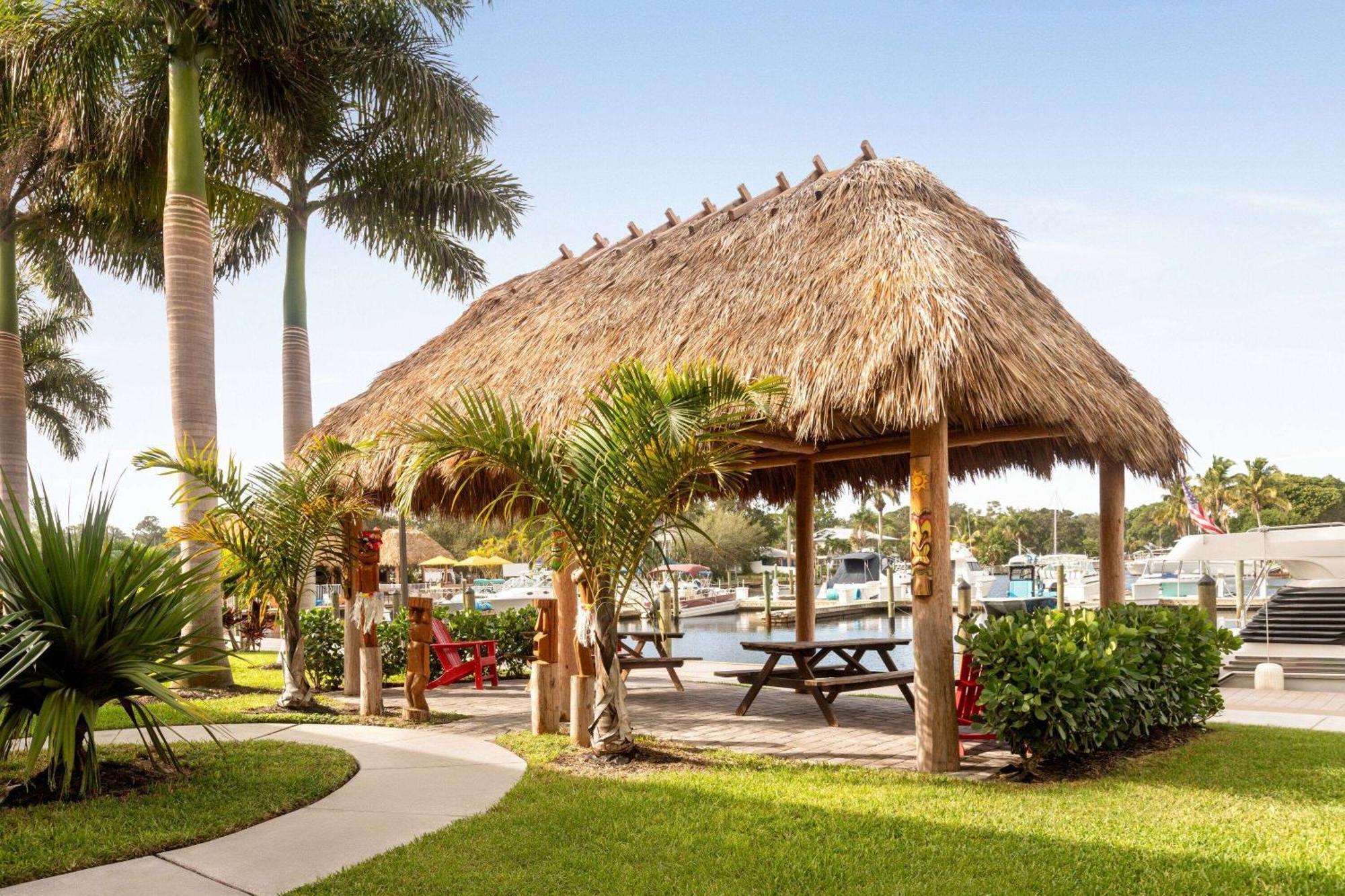 Отель Ramada By Wyndham Sarasota Waterfront South Bradenton Экстерьер фото