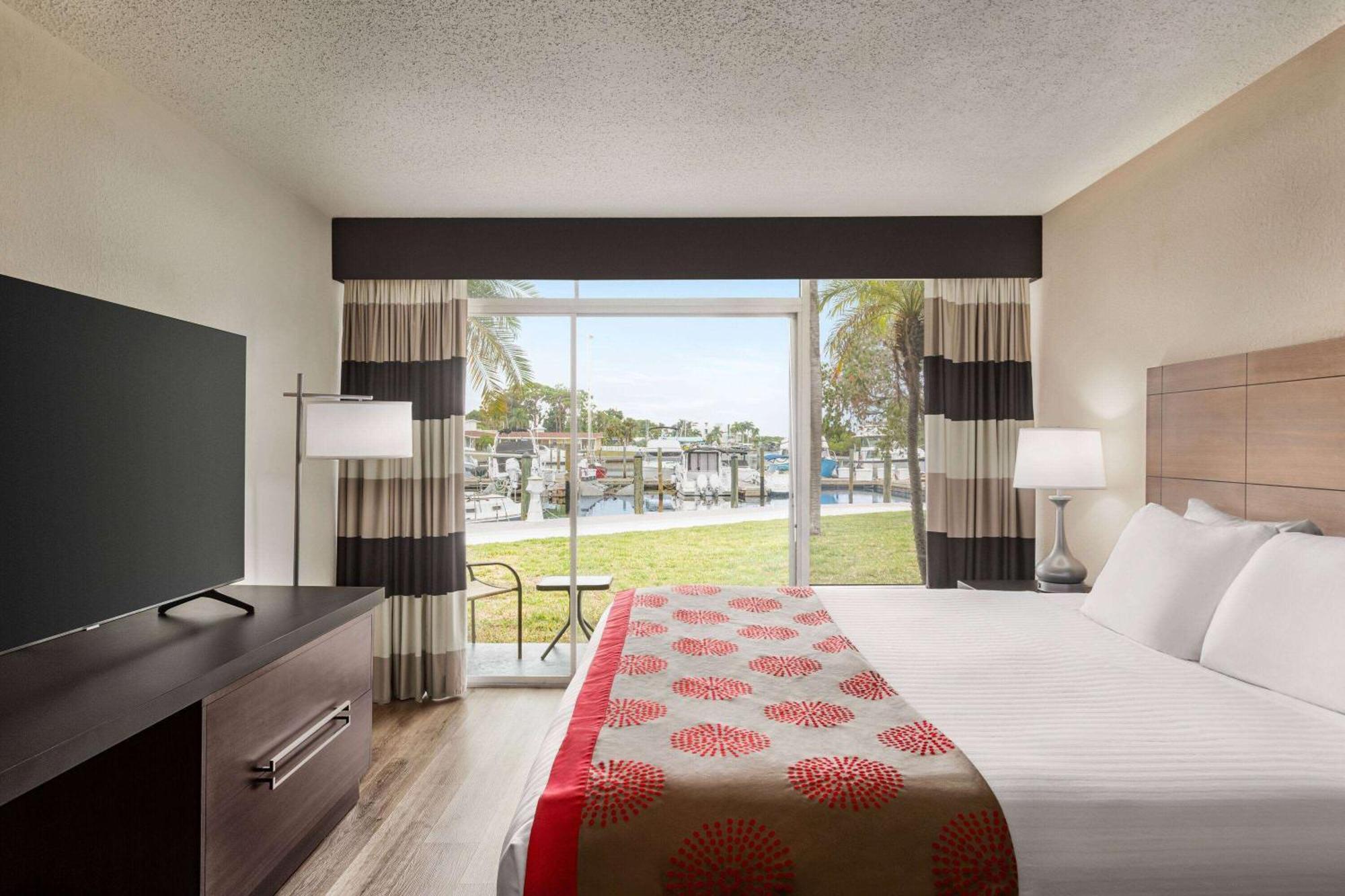 Отель Ramada By Wyndham Sarasota Waterfront South Bradenton Экстерьер фото