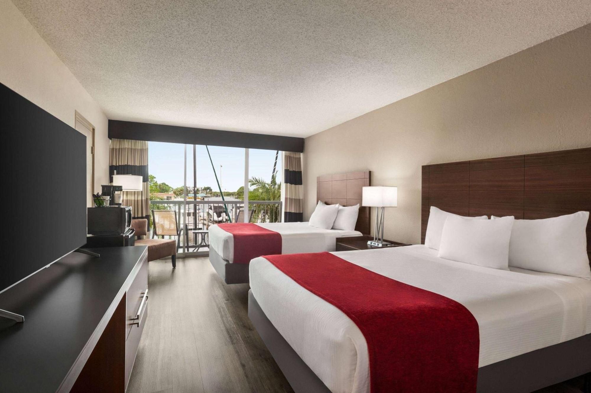 Отель Ramada By Wyndham Sarasota Waterfront South Bradenton Экстерьер фото