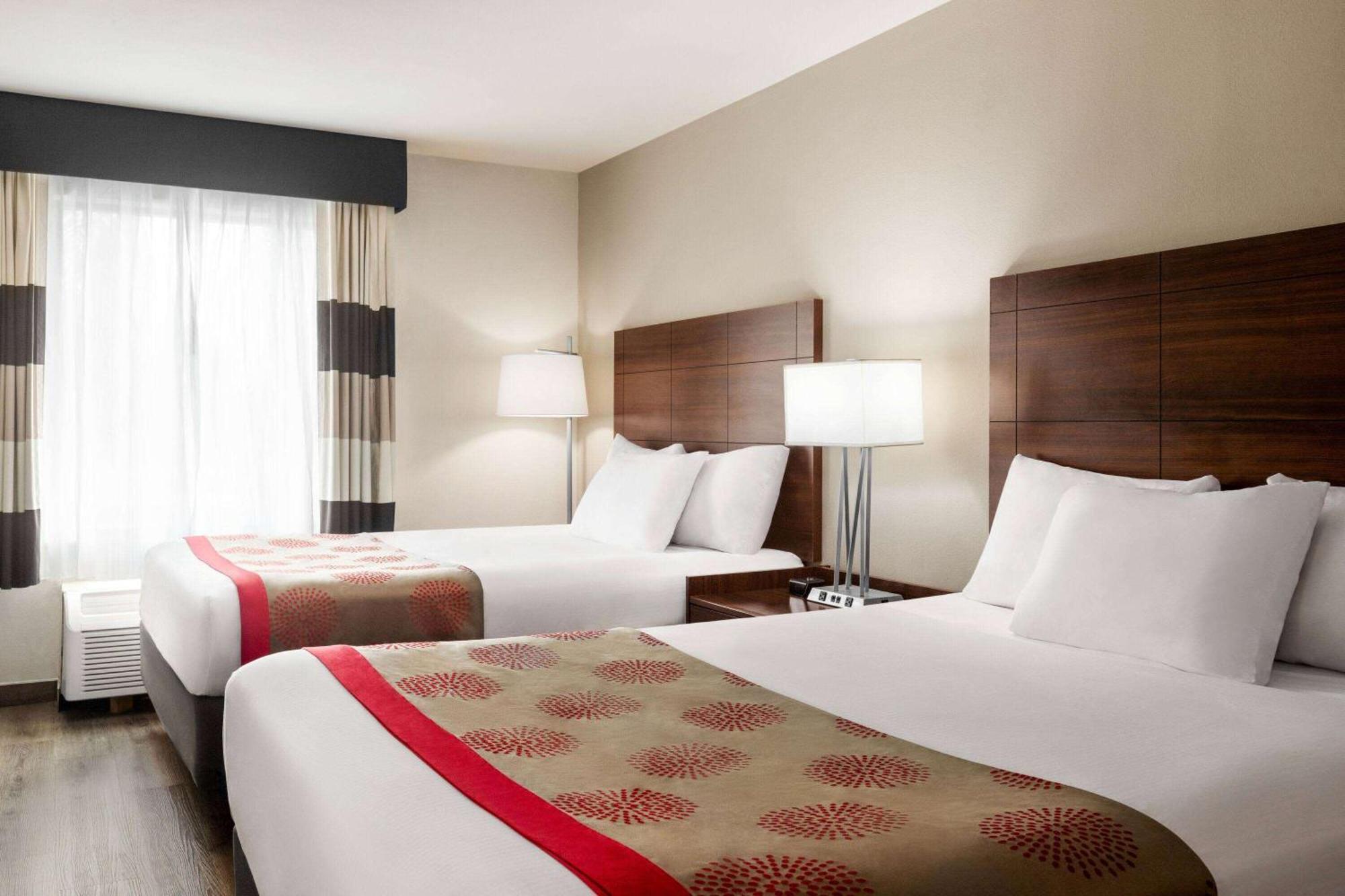 Отель Ramada By Wyndham Sarasota Waterfront South Bradenton Экстерьер фото