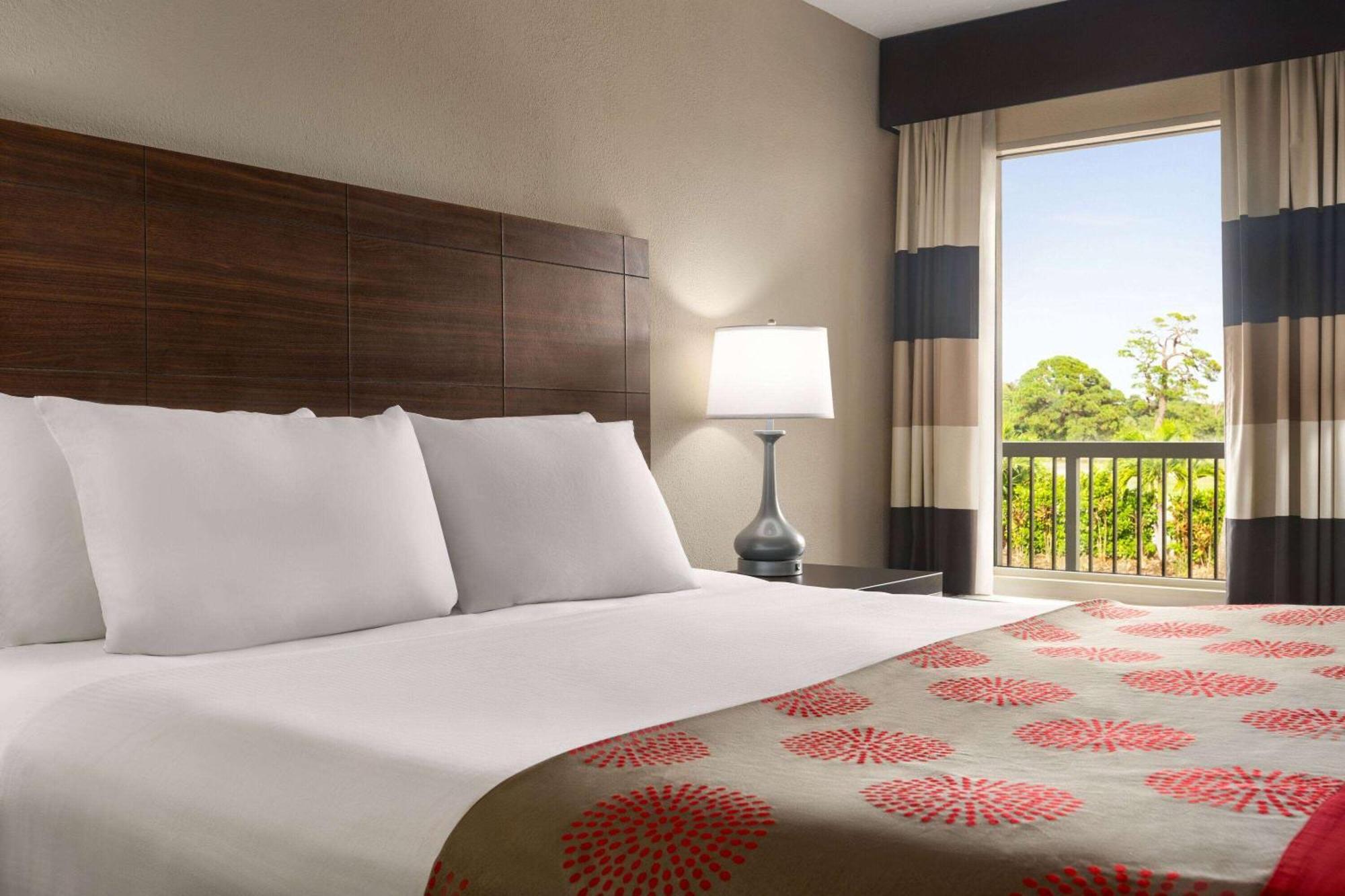 Отель Ramada By Wyndham Sarasota Waterfront South Bradenton Экстерьер фото
