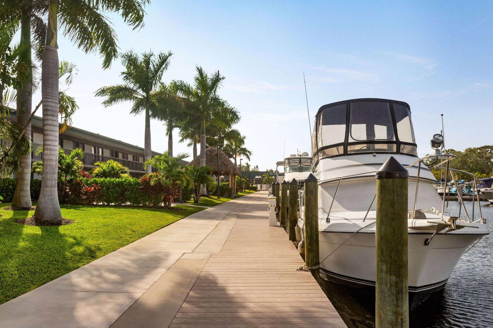 Отель Ramada By Wyndham Sarasota Waterfront South Bradenton Экстерьер фото