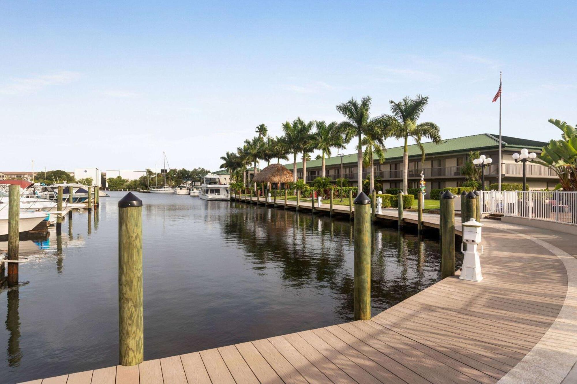 Отель Ramada By Wyndham Sarasota Waterfront South Bradenton Экстерьер фото