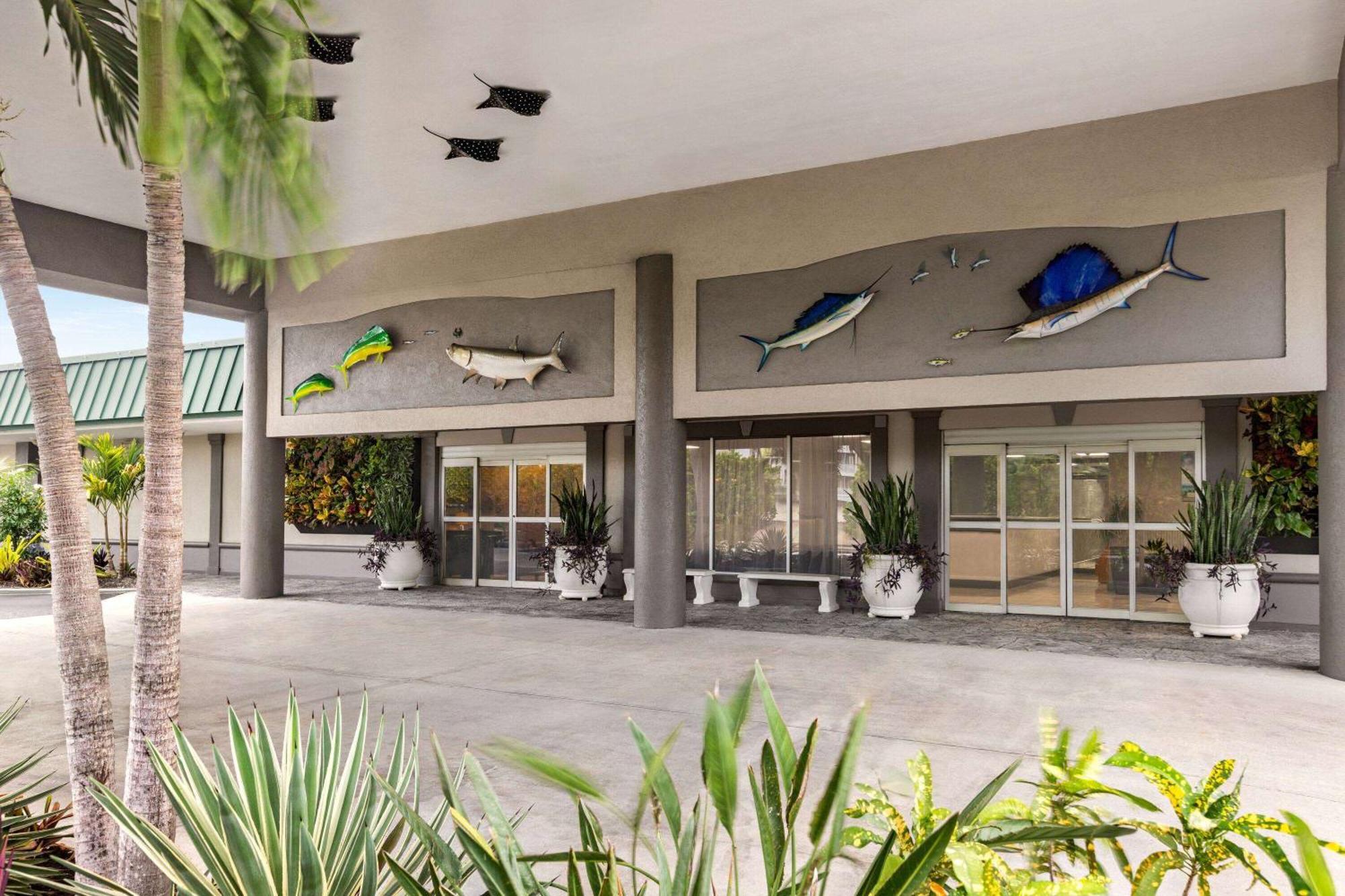 Отель Ramada By Wyndham Sarasota Waterfront South Bradenton Экстерьер фото