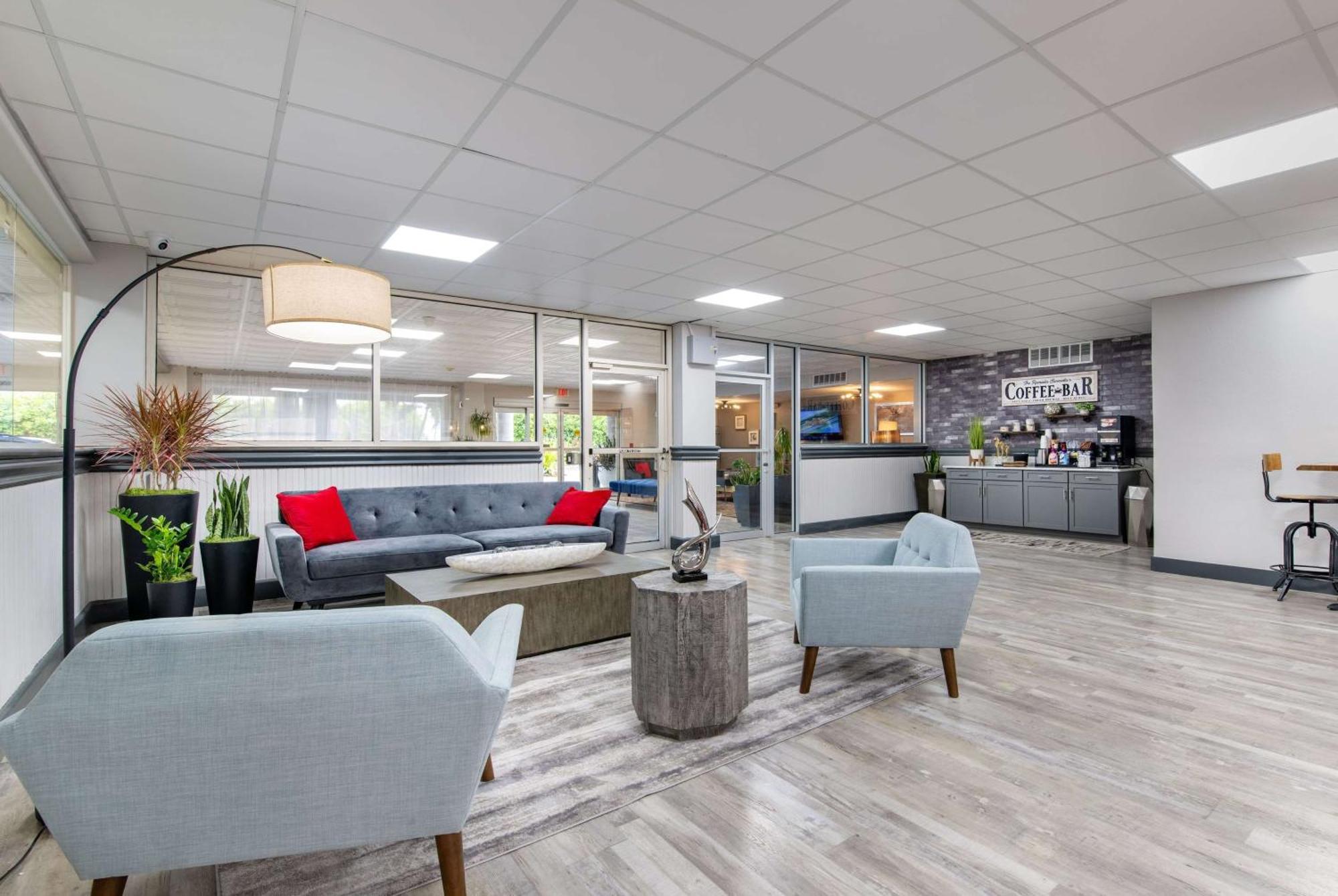 Отель Ramada By Wyndham Sarasota Waterfront South Bradenton Экстерьер фото