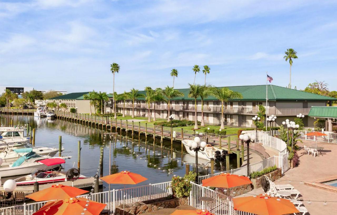 Отель Ramada By Wyndham Sarasota Waterfront South Bradenton Экстерьер фото